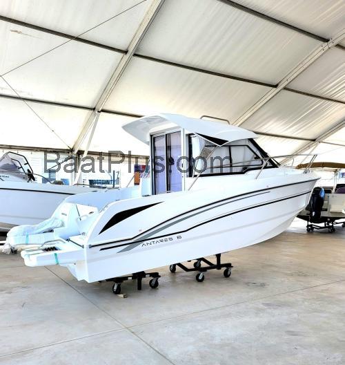 Beneteau Antares 6 OB Spesifikasjoner og anmeldelser